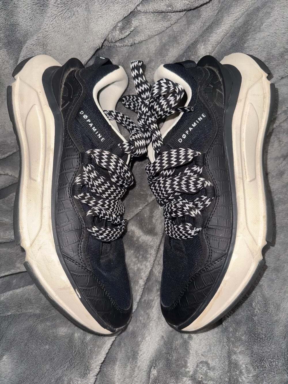 LOCI Døpamine Black Black Vegan Sneakers